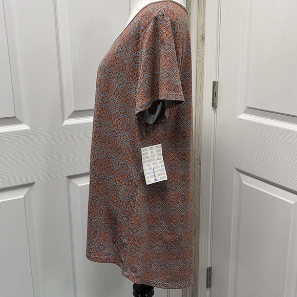 LuLaRoe New Large Geometric Classic T Shirt NWT - Picture 3 of 8